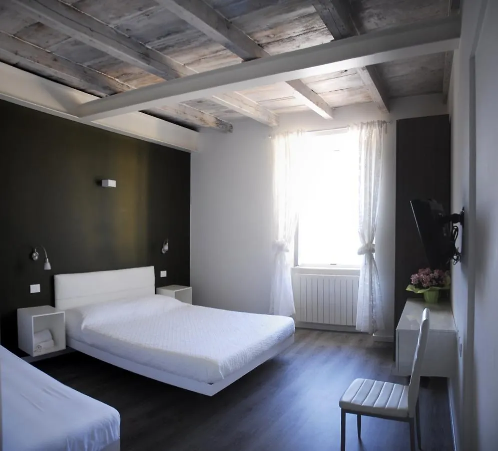 Panzió Iseo Lake - Rooms & Apartments Castro