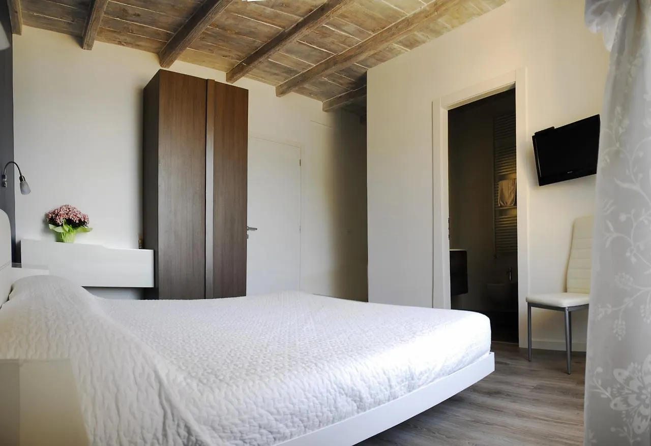 Iseo Lake - Rooms & Apartments Castro  Италия