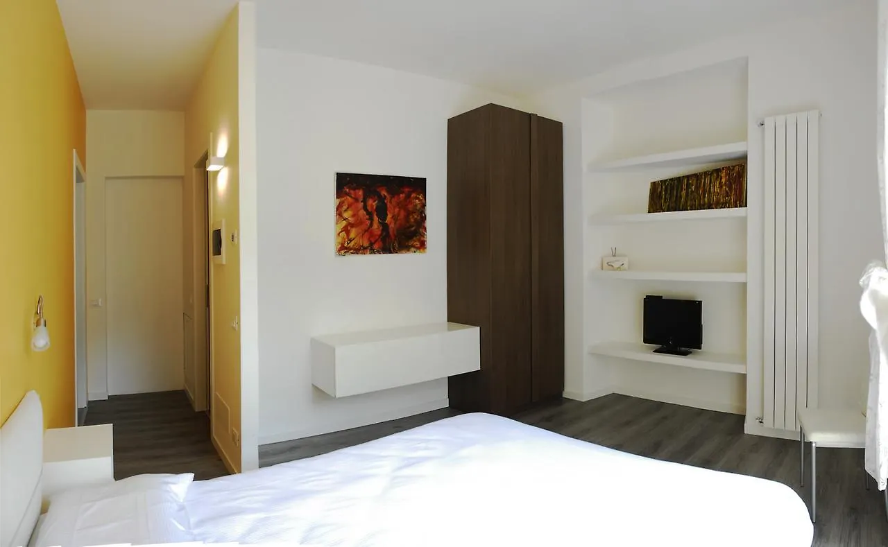 Iseo Lake - Rooms & Apartments Castro  Италия